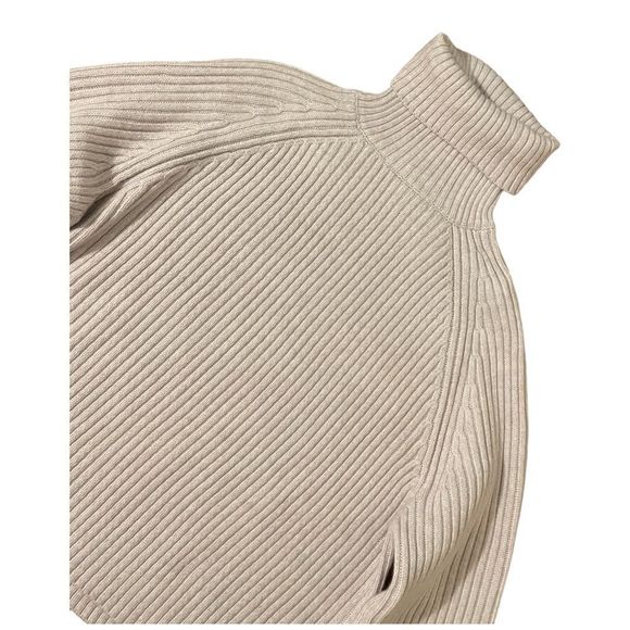 NWOT H&M Women’s Light Lavender Turtleneck (M) - Picture 2 of 6